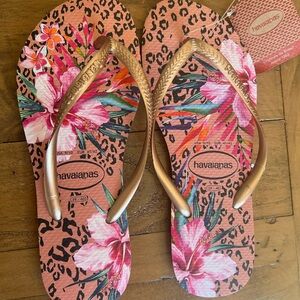 *NEW* havaianas flip flops  ‘’Crocus Rose” gold simmer sandals size 9-10, 39-40